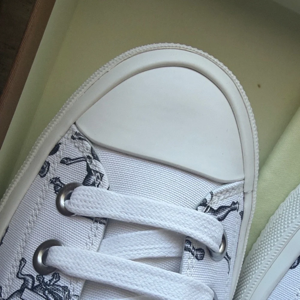 NWT Burberry White High-Top Sneakers Mythical Alphabet Collection size 37.5 - Picture 4 of 13